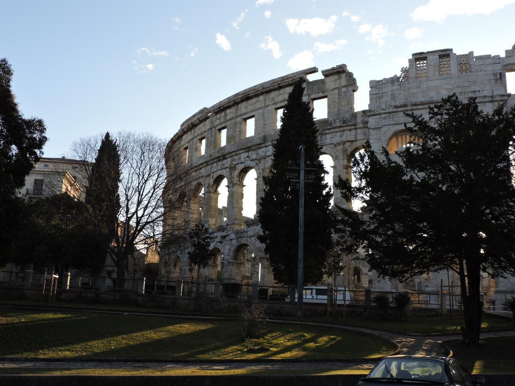 Studio In Pula Center ภายนอก รูปภาพ