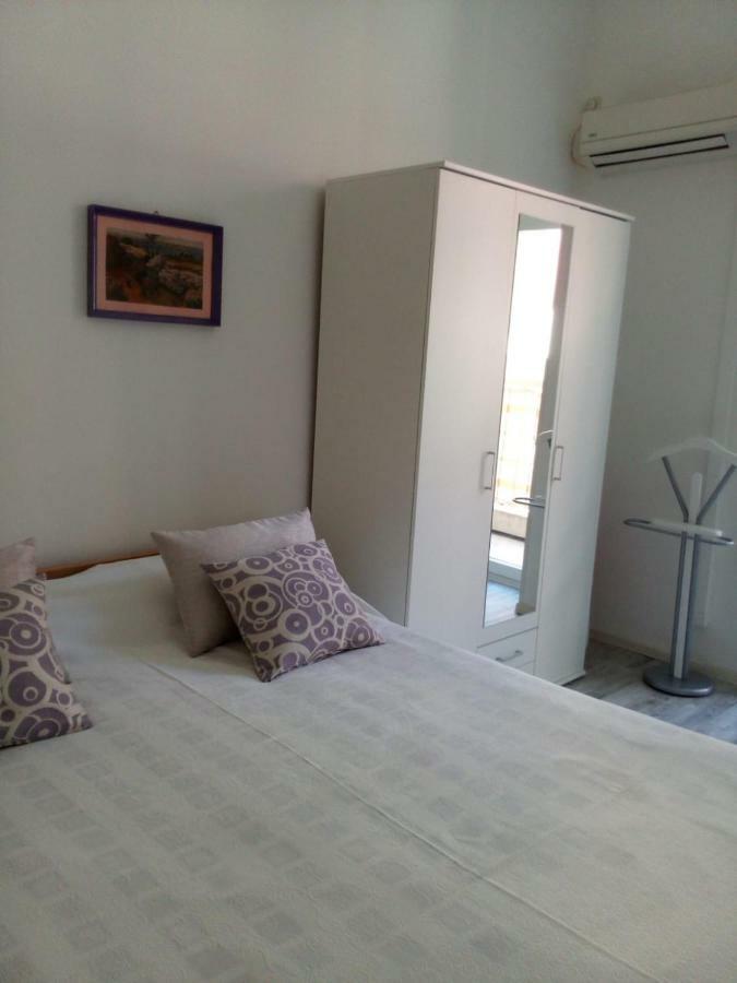 Studio In Pula Center ภายนอก รูปภาพ